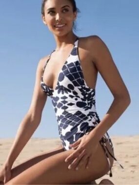 Trina Turk Bali Blossom Midnight Shirred High Leg One Piece Swimsuit Sz 6 EUC